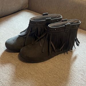 Grey suede size 4 big kids booties rampage girls brand